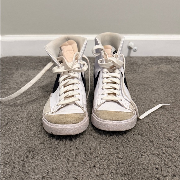 Women’s Nike Blazers - Picture 2 of 3